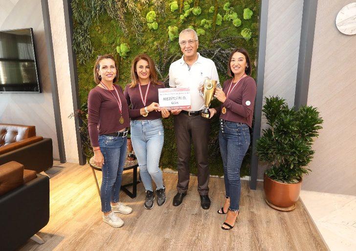 Mezitli Belediyesinin kadın tenisçileri Manavgat’tan şampiyonlukla döndü G2