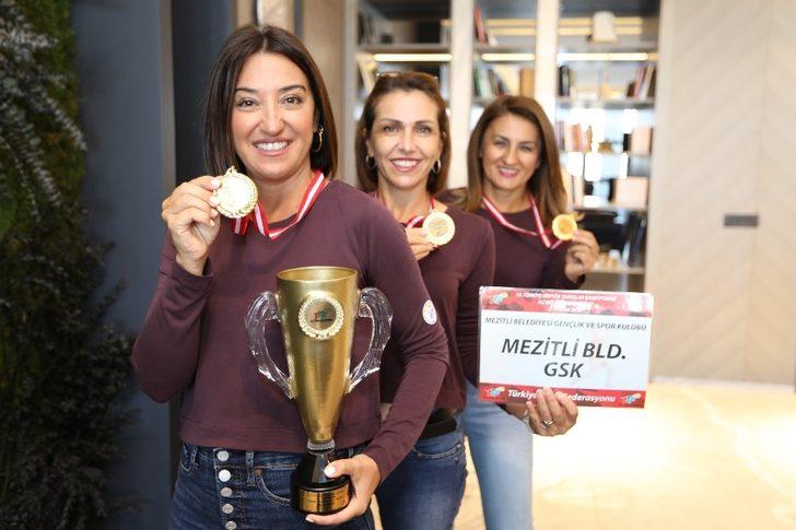 Mezitli Belediyesinin kadın tenisçileri Manavgat’tan şampiyonlukla döndü G4