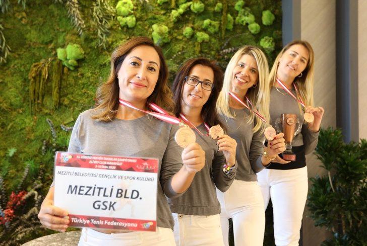 Mezitli Belediyesinin kadın tenisçileri Manavgat’tan şampiyonlukla döndü G5
