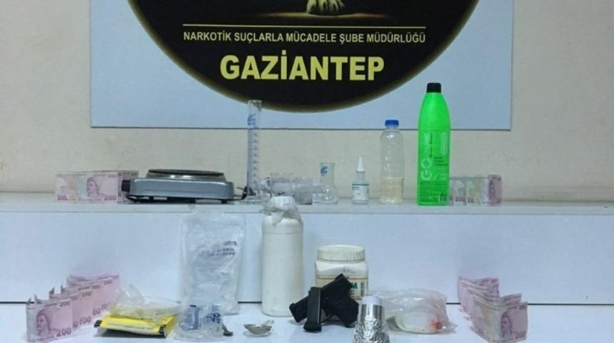 Uyuşturucu madde imalatı yapan işyerine baskın: 4 gözaltı