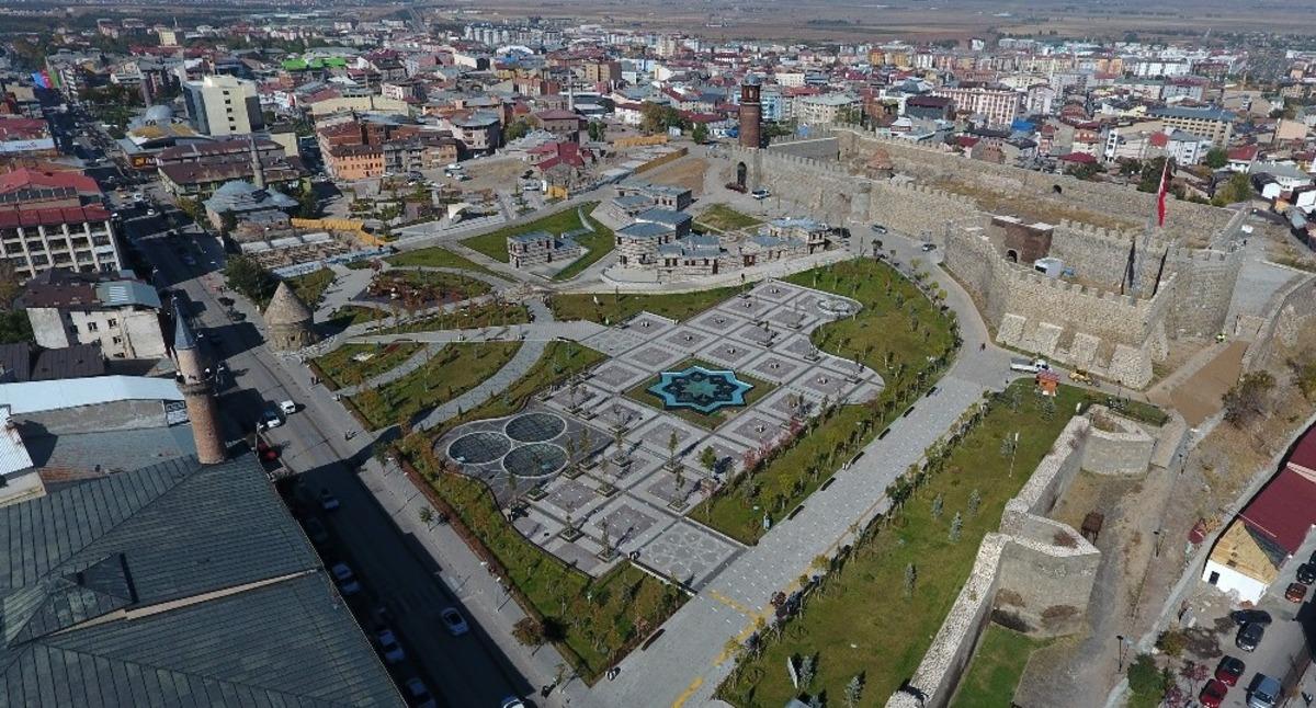 Başkan Sekmen gece-g&uuml;nd&uuml;z sahada