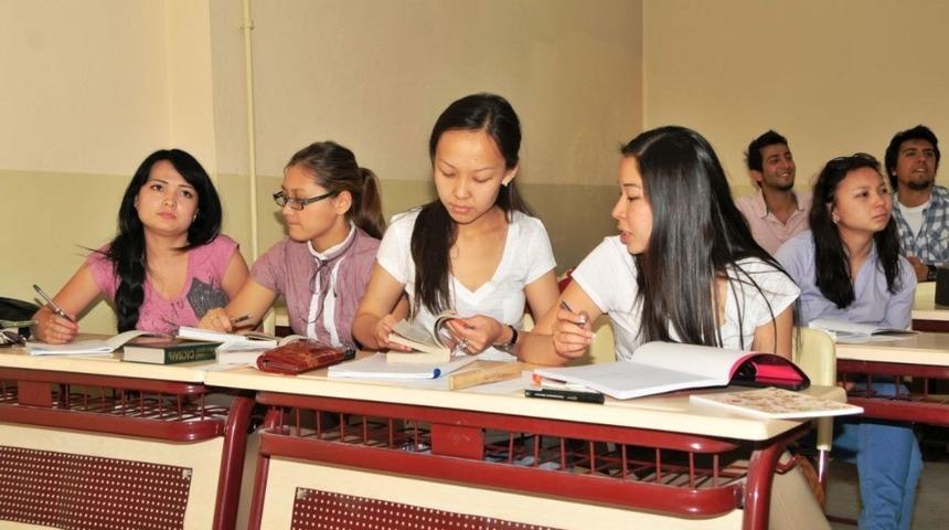 EBYÜ ailesine 400 yeni yabancı uyruklu öğrenci katıldı