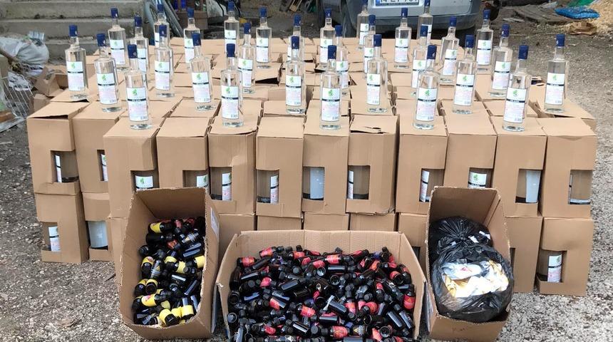 Bolu'da bir büfede 1110 litre etil alkol ele geçirildi