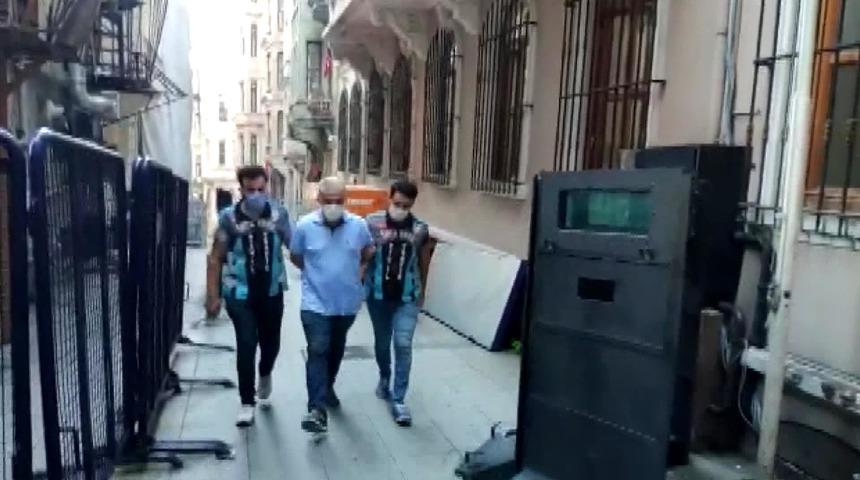 Beyoğlu'da 15 liralık tarife uygulayan değnekçi yakalandı