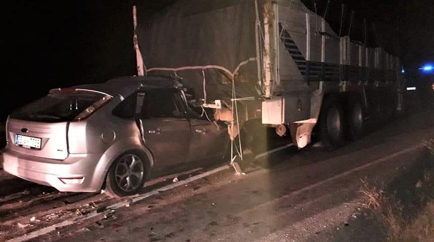 Otomobil kamyona &ccedil;arptı: 1 &ouml;l&uuml;