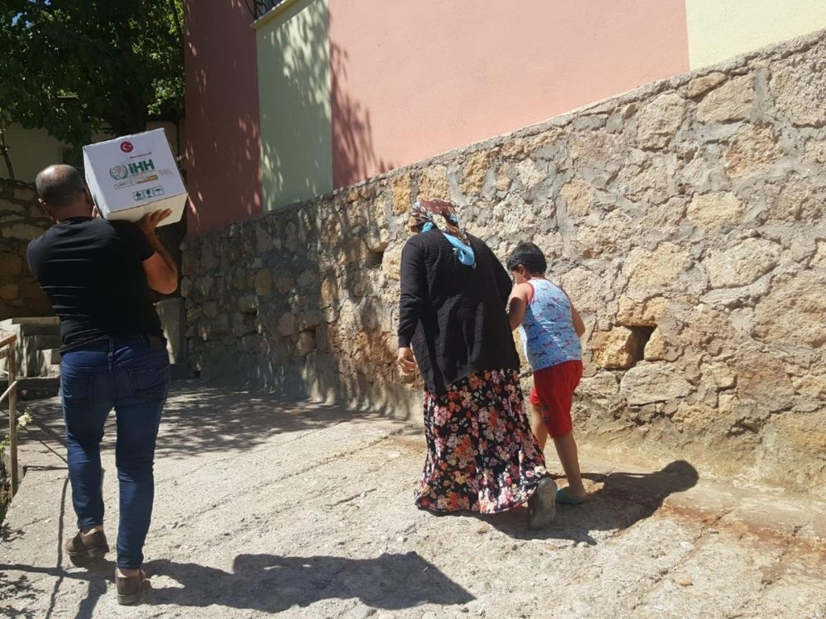 Tunceli&rsquo;de ihtiya&ccedil; sahiplerine yardım kolileri ulaştırıldı