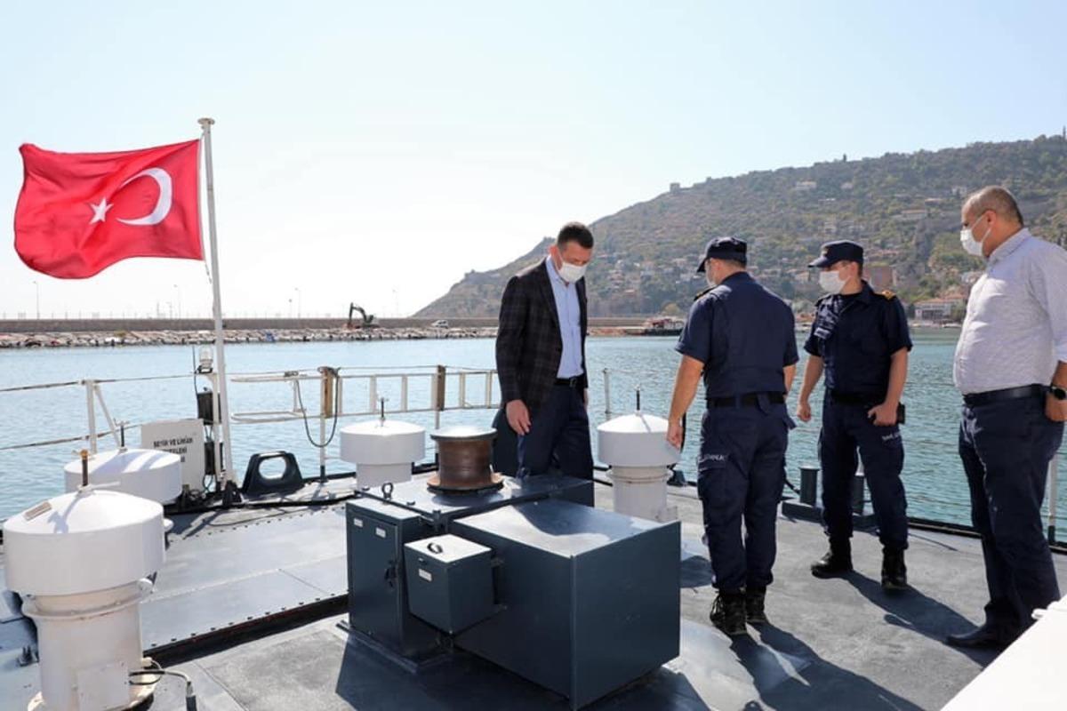 Kaymakam &Uuml;rkmezer sahil g&uuml;venlik personeliyle bira araya geldi