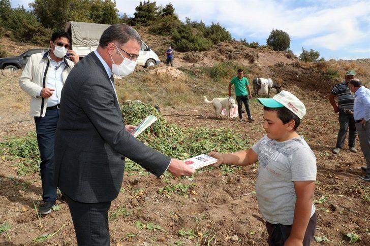 Çiftçi ile gönül bağı kuran Vali Balcı pancar çiftçisi ile buluştu G3