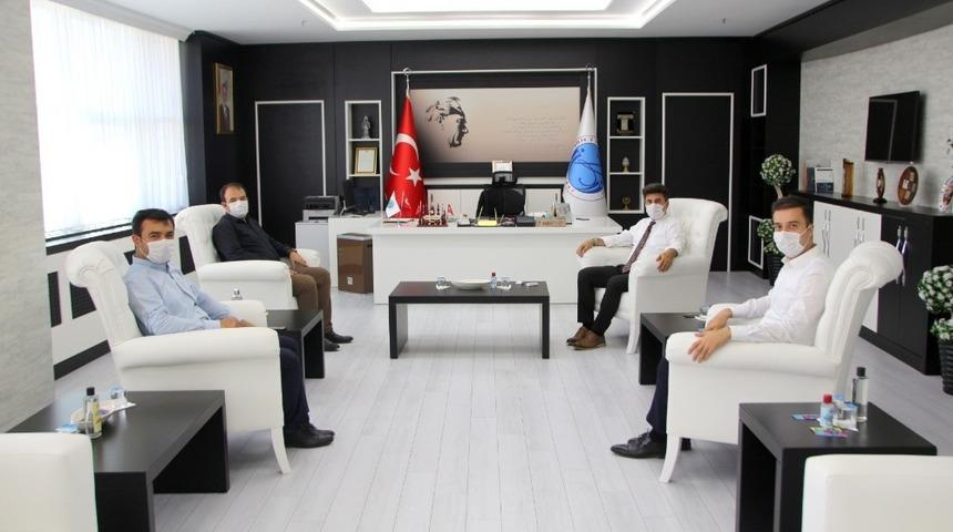 İl&ccedil;e Kaymakamları Rekt&ouml;r&uuml;  Karacoşkun&rsquo;la bir araya geldiler