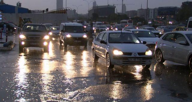 megakentin-trafik-analizi-istanbullular1-saatin-45-dakikasini-trafikte-kaybediyor_4581_dhaphoto5