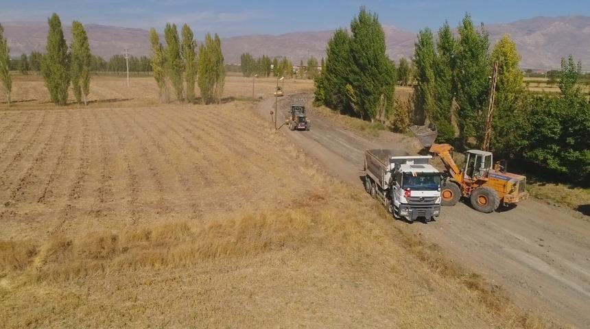Erzincan-Kemah yolunda yol genişletme &ccedil;alışmaları başladı