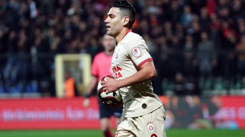 James Rodriguez: Falcao dünyanın en iyi golcülerinden