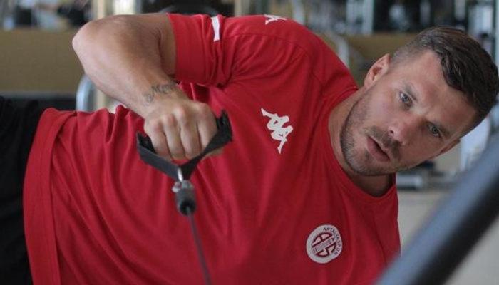 Antalyaspor'da Podolski ilk 11'e dönüyor