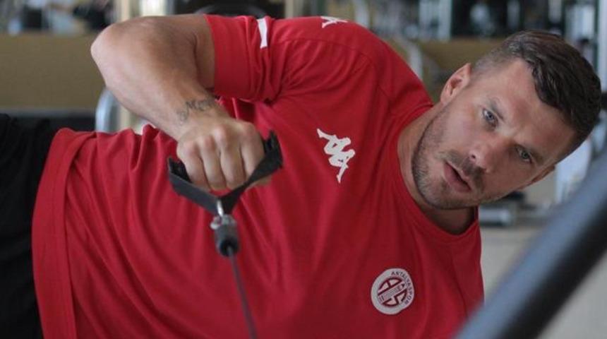 Antalyaspor’da Podolski ilk 11’e dönüyor