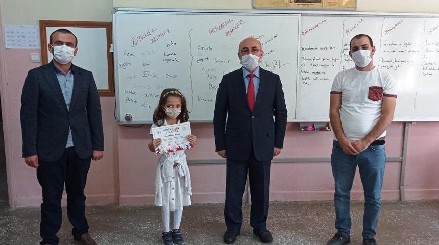 Hisarcık’ta il birincisi öğrenciye belgesi verildi