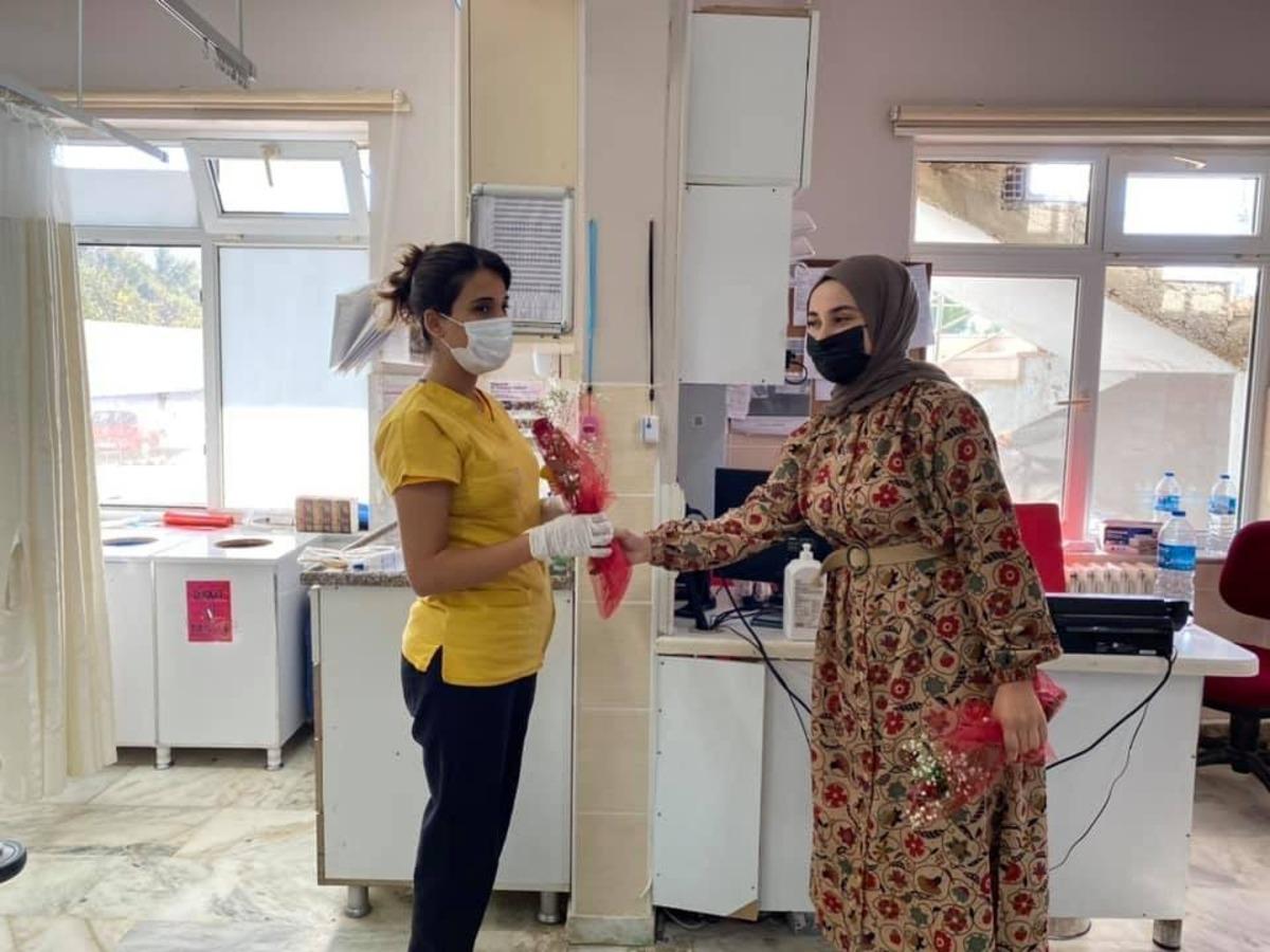 MHP&rsquo;den sağlık personeline &ccedil;i&ccedil;ekli teşekk&uuml;r