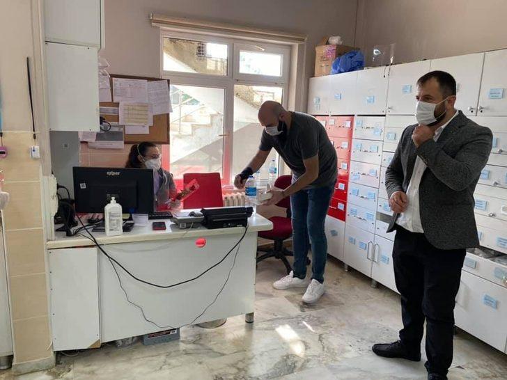 MHP’den sağlık personeline çiçekli teşekkür G2