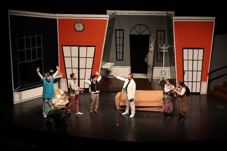 Denizli’de tiyatronun perdeleri açıldı G2