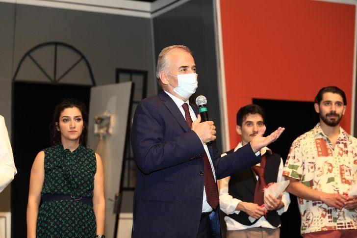 Denizli’de tiyatronun perdeleri açıldı G5