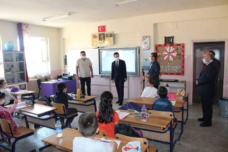 Kaymakam Karadağ:” Maske, mesafe ve temizlik hassasiyetine veliler de eşlik etmeli” G3