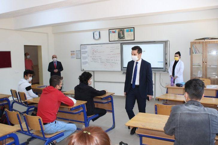 Kaymakam Karadağ:” Maske, mesafe ve temizlik hassasiyetine veliler de eşlik etmeli” G4