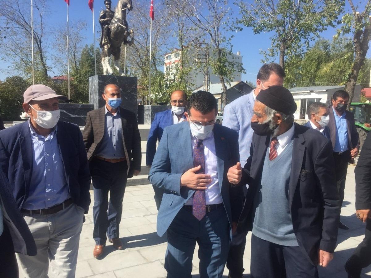 Başkan &Ccedil;alkın, makamında oturmuyor