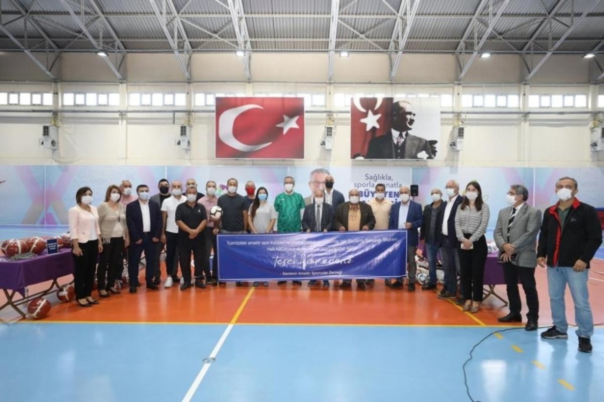 Gaziemir Belediyesinden amat&ouml;r spor kul&uuml;plerine malzeme desteği