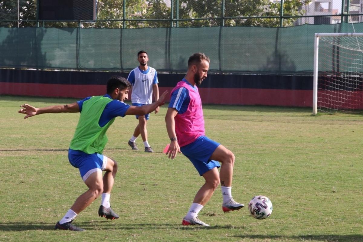 Karak&ouml;pr&uuml; Belediyespor hazırlıklarını s&uuml;rd&uuml;r&uuml;yor