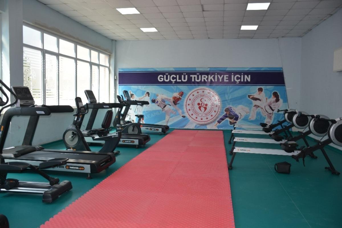Sinop&rsquo;ta halka &uuml;cretsiz spor merkezi a&ccedil;ıldı