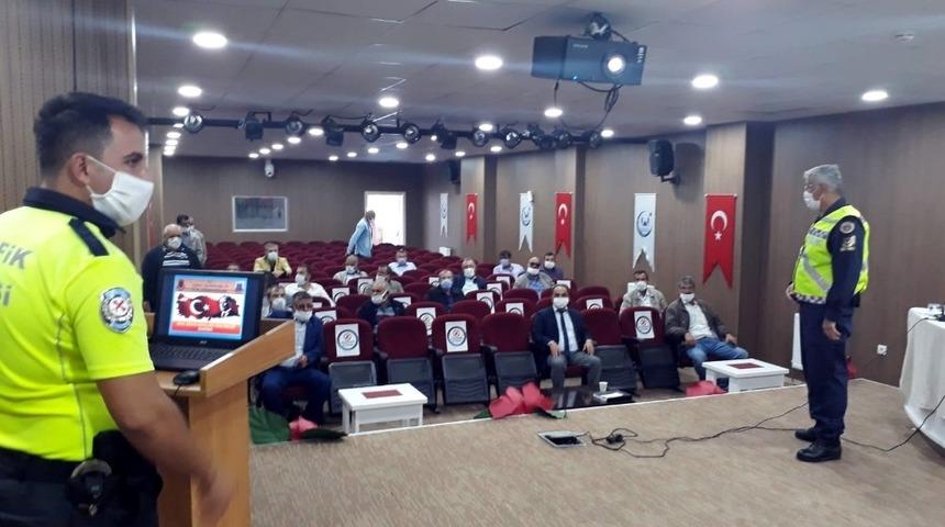 Yunak&rsquo;ta servis şof&ouml;rlerine eğitim