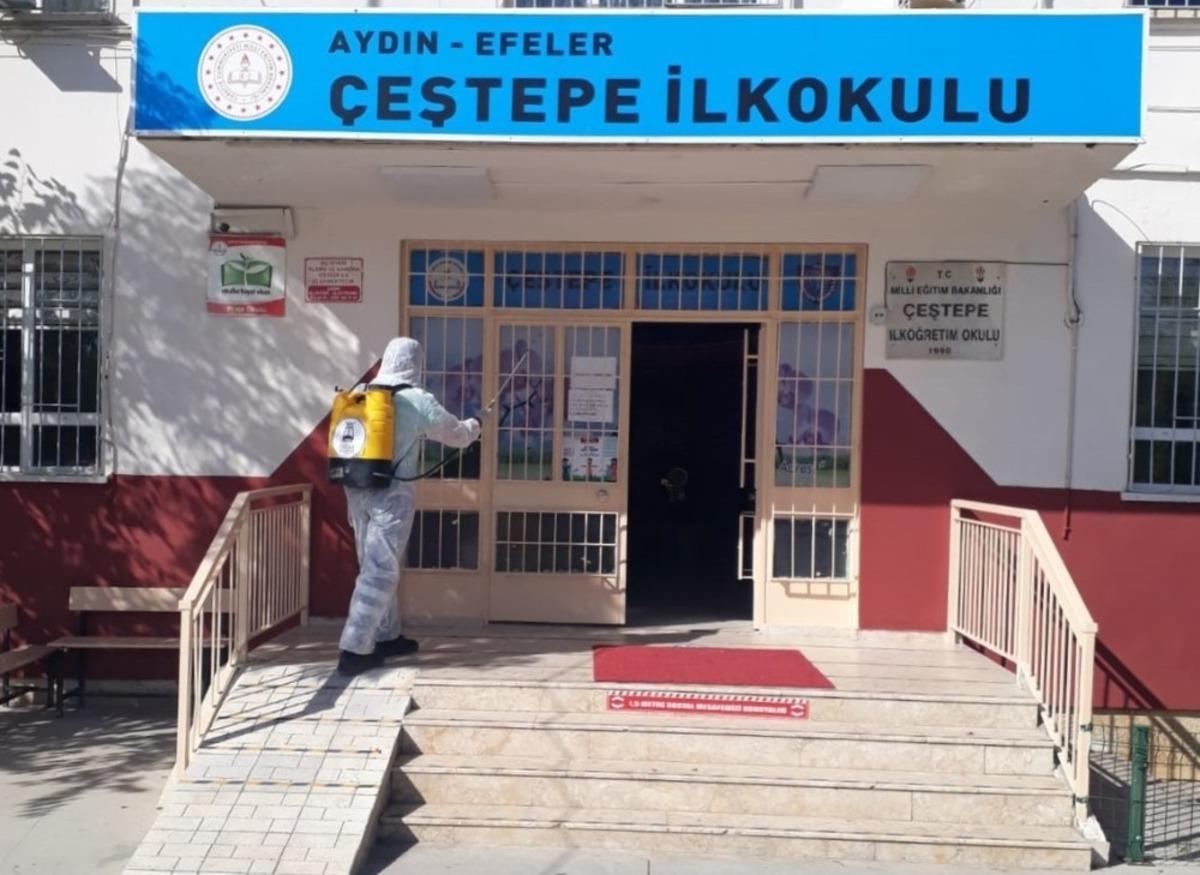 Efeler Belediyesi okullarda dezenfekte &ccedil;alışması yaptı