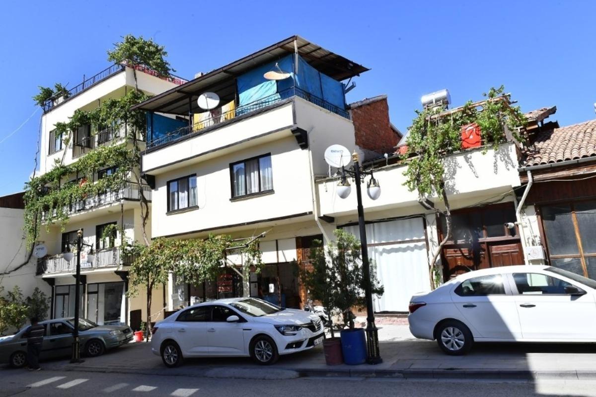 Yeşilyurt&rsquo;ta ki &lsquo;cephe sağlıklaştırma&rsquo; projeleri esnaf ve vatandaşların beğenisini topladı