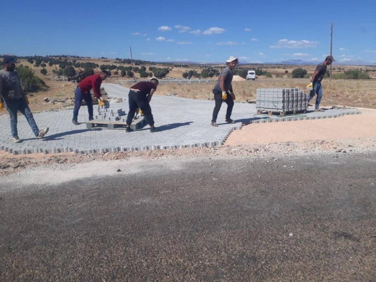 Diyarbakır B&uuml;y&uuml;kşehir Belediyesi yol yapım &ccedil;alışmalarına devam ediyor