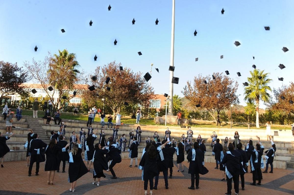AD&Uuml; Diş Hekimliği Fak&uuml;ltesi mezuniyet ve yemin t&ouml;reni ger&ccedil;ekleşti