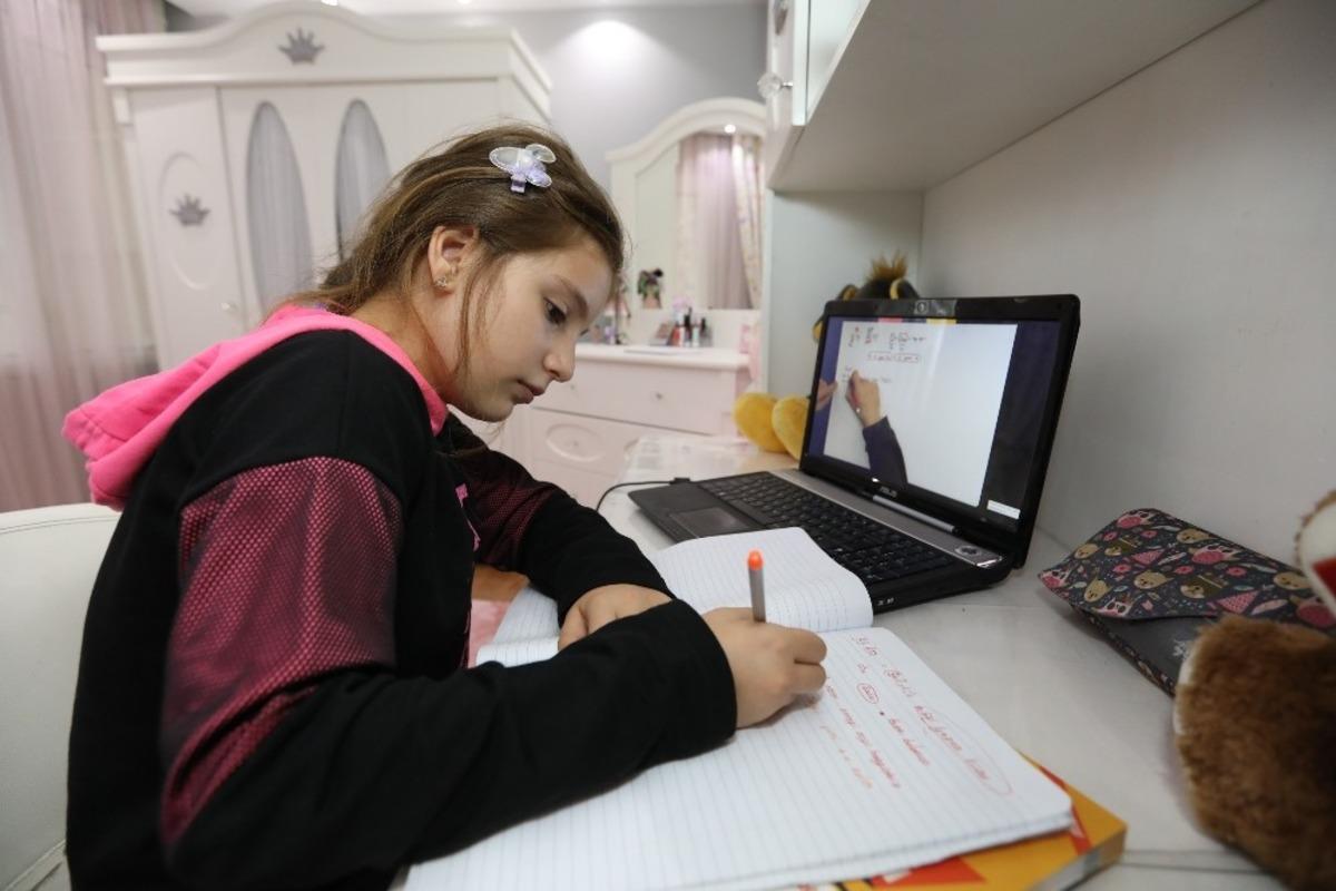 Buca Belediyesinden fırsat eşitliği i&ccedil;in Dijital Dershane