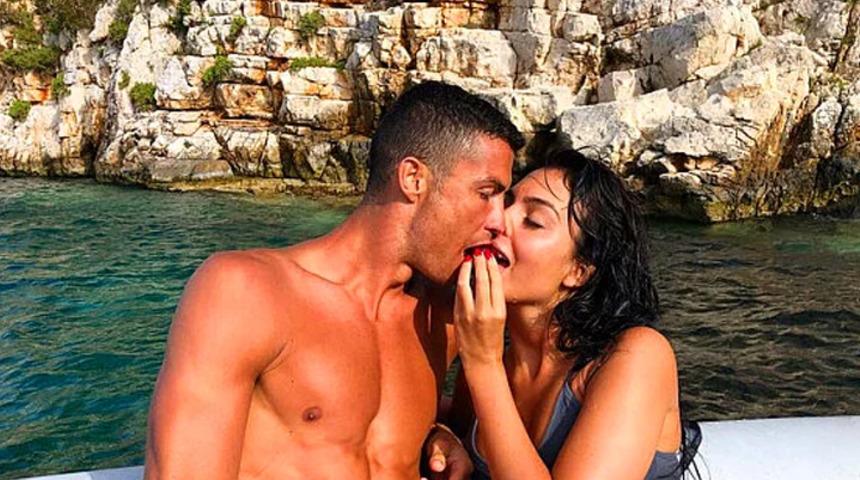 Koronavir&uuml;se yakalanan Ronaldo'nun yaptığı hareket herkesi şaşırttı