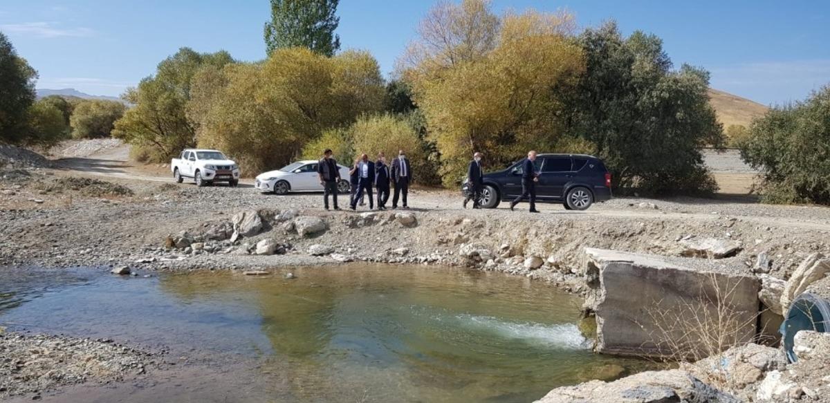 Aşkale Belediyesi k&ouml;y yollarını denetledi