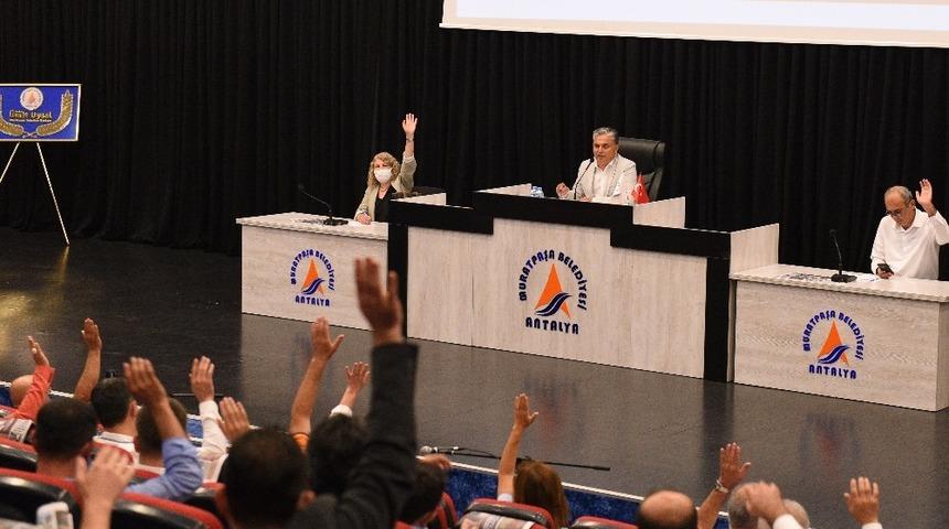 B&uuml;t&ccedil;eyi &ouml;nce Muratpaşalılar sonra meclis kabul etti