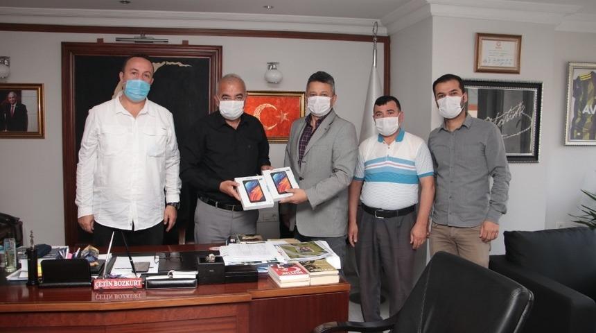 Elini Uzat kampanyasına destek devam ediyor