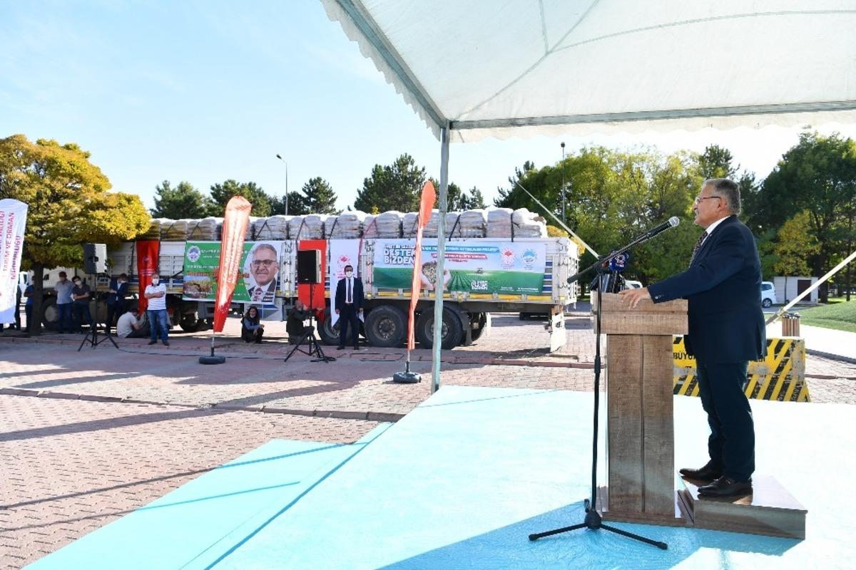 Kayseri&rsquo;de 663 &ccedil;ift&ccedil;iye 414 ton yem bitkisi tohumu dağıtıldı