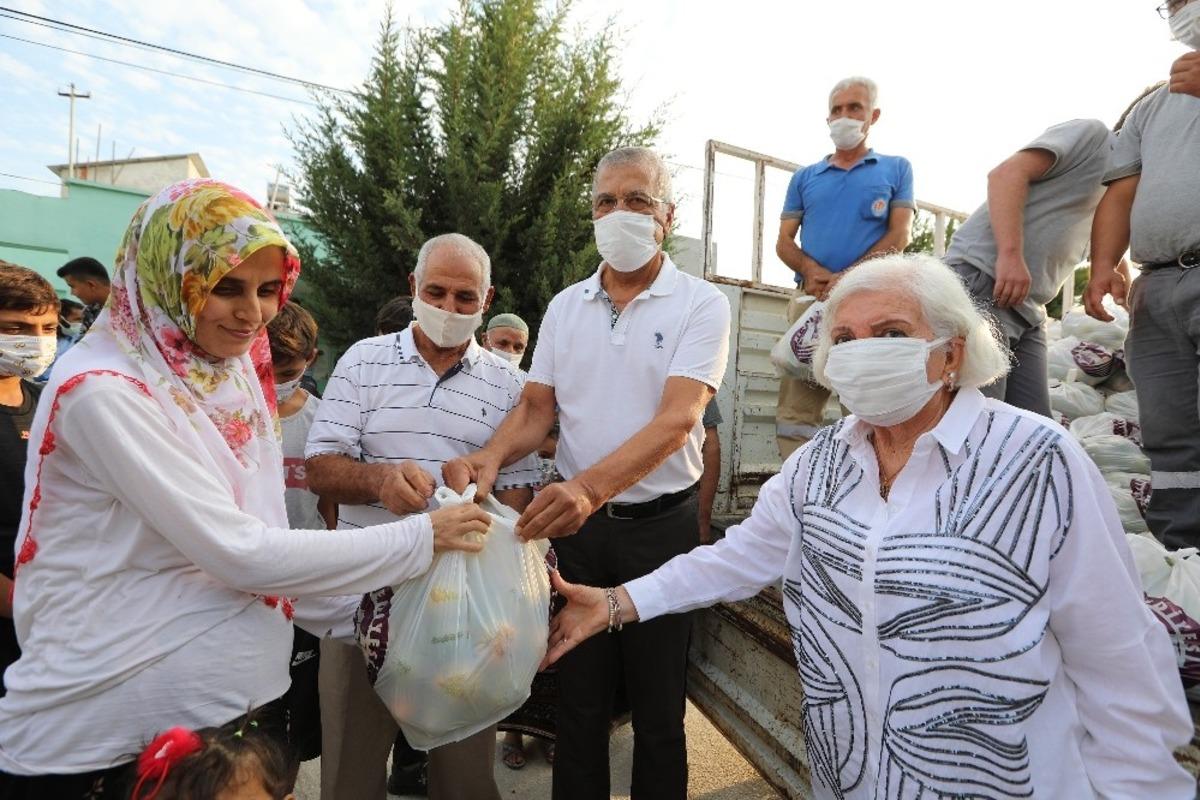 Salgın g&uuml;nlerinde Mezitlili vatandaşlara vitamin desteği