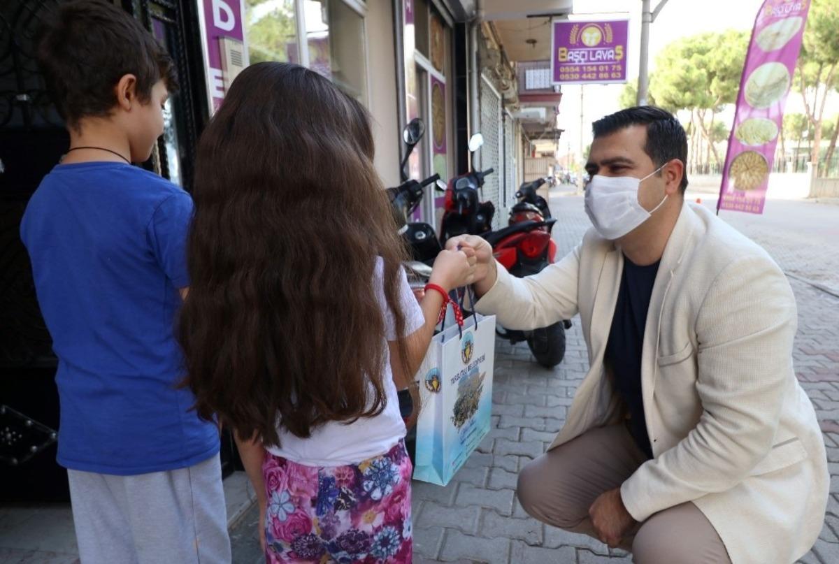 Turgutlu&rsquo;da &ouml;ğrencilere tabletleri ulaştırılıyor