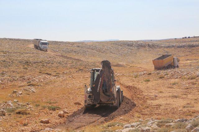 Erdemli’de yol bakım çalışmaları sürüyor