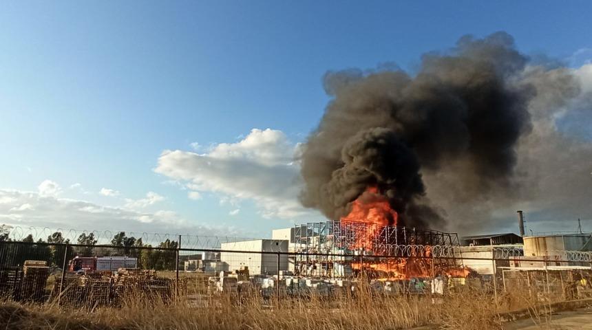 Ayvalık'ta yağ fabrikasında korkutan yangın