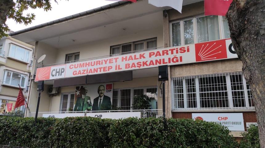 Gaziantep'te CHP Gen&ccedil;lik Kolları &uuml;yeleri arasında bı&ccedil;aklı kavga