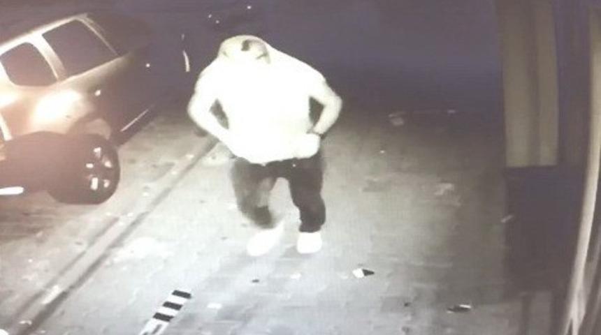 Bankanın camını kıran ş&uuml;pheli yakalandı