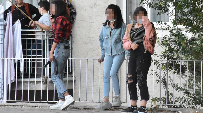 Sivas'ta kız &ouml;ğrenciler arasında bı&ccedil;aklı kavga