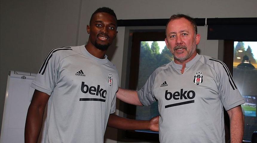 Beşiktaş, Bernard Mensah'ın koronavirüs testinin pozitif çıktığını açıkladı