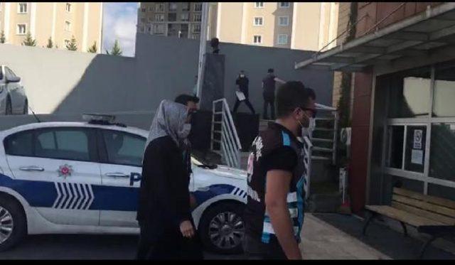 Kucağında &ccedil;ocuk ile ara&ccedil; kullanan s&uuml;r&uuml;c&uuml; yakalandı 1