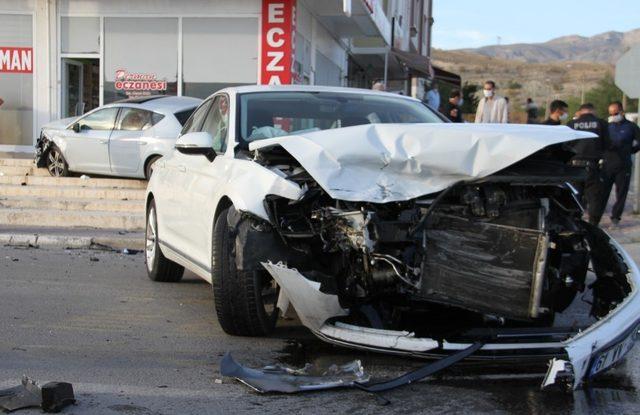 Erzincan’da trafik kazası: 2 yaralı